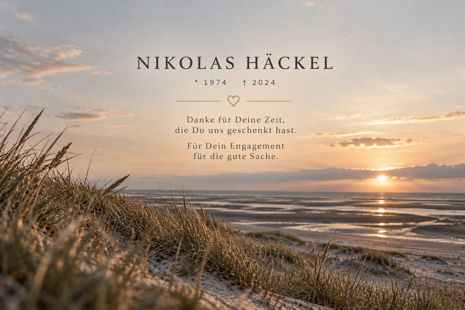 Sylter Watt mit Dünengras im Abendlicht. Nikolas Häckel, geboren 1974, gestorben 2024. Danke für Deine Zeit, die Du uns geschenkt hast. Für Dein Engagement für die gute Sache.